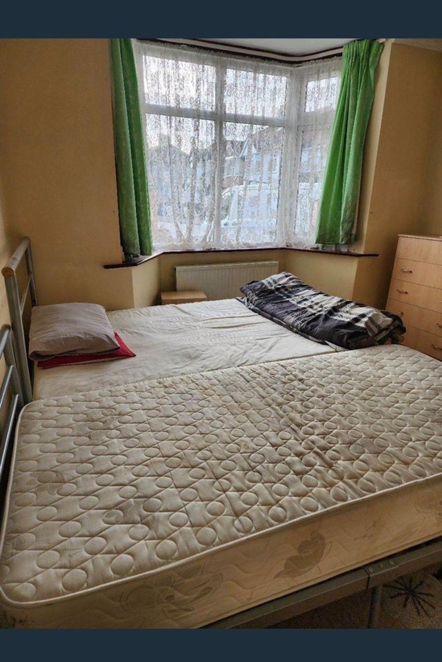 Room Wood Lane in Greater London