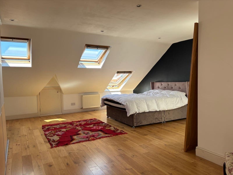 Room Stanthorpe Road in Greater London