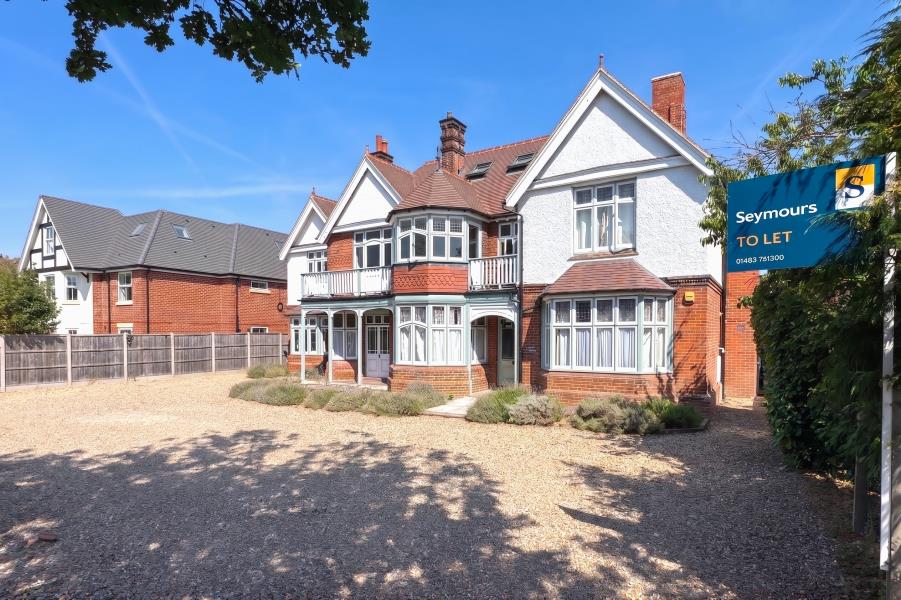 Flat Bagshot Road in Woking