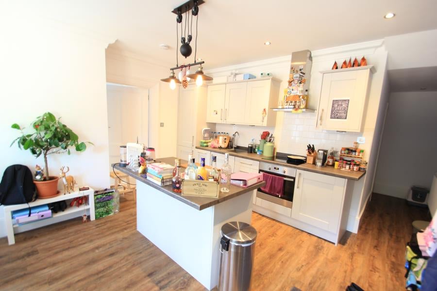 Flat Bagshot Road in Woking