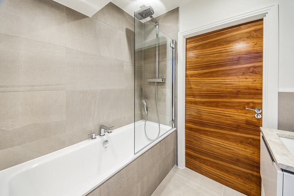 Flat Rainville Road in Greater London