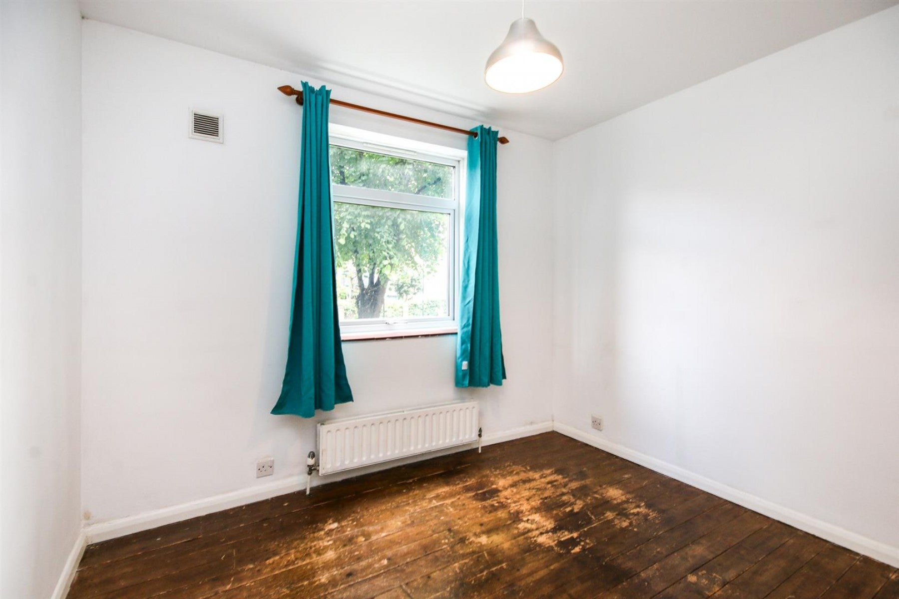 Flat Brownswood Road in Greater London