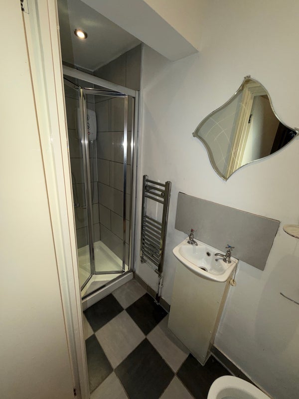 Room Lea Bridge Road in Greater London