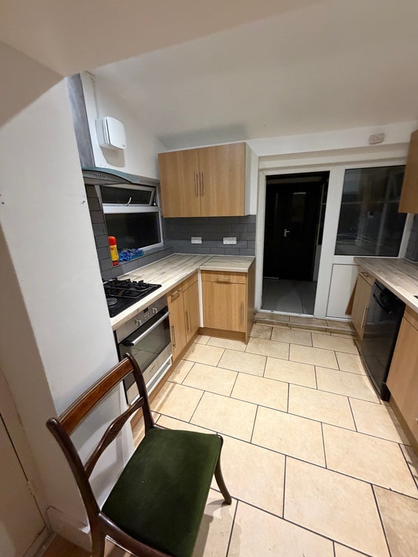 Room Lea Bridge Road in Greater London