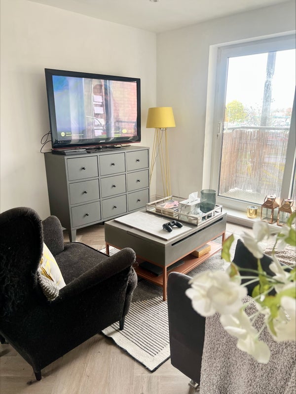 Room Wellspring Crescent in Greater London