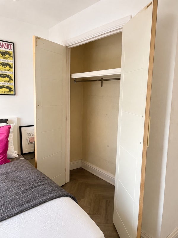 Room Wellspring Crescent in Greater London
