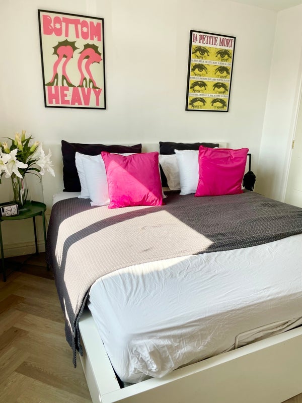 Room Wellspring Crescent in Greater London