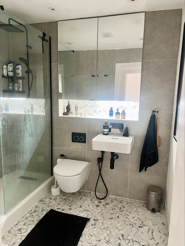 Room Wellspring Crescent in Greater London