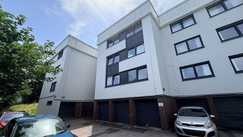 Flat Crownhill Court in Torquay