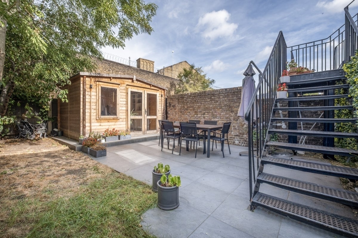 Flat Heathfield Square in Greater London