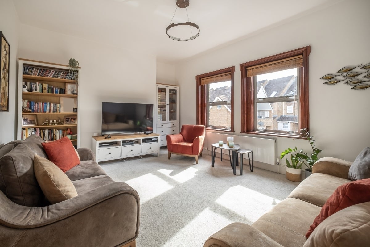 Flat Heathfield Square in Greater London