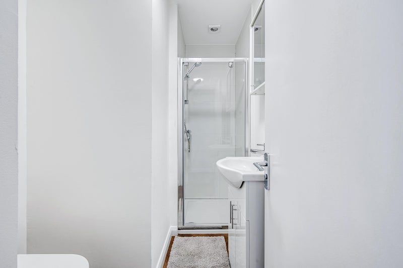 Room Saxon Road in Greater London