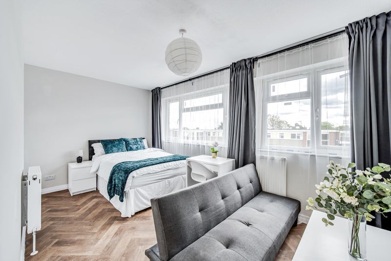 Room Saxon Road in Greater London