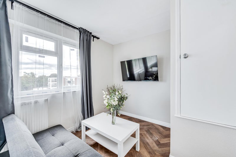 Room Saxon Road in Greater London