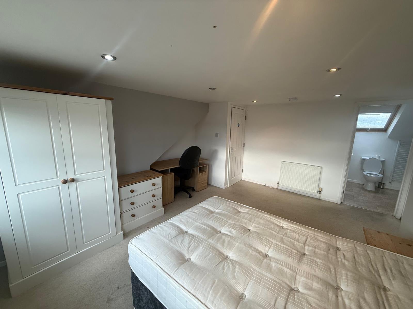 Room Comer Road in Worcester