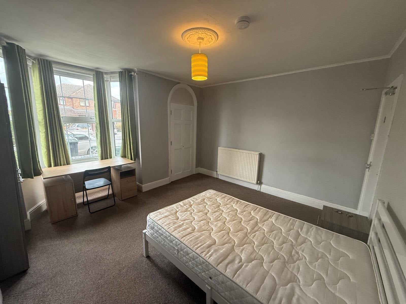 Room Comer Road in Worcester