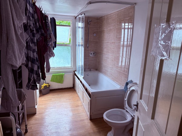Room Chobham Road in London
