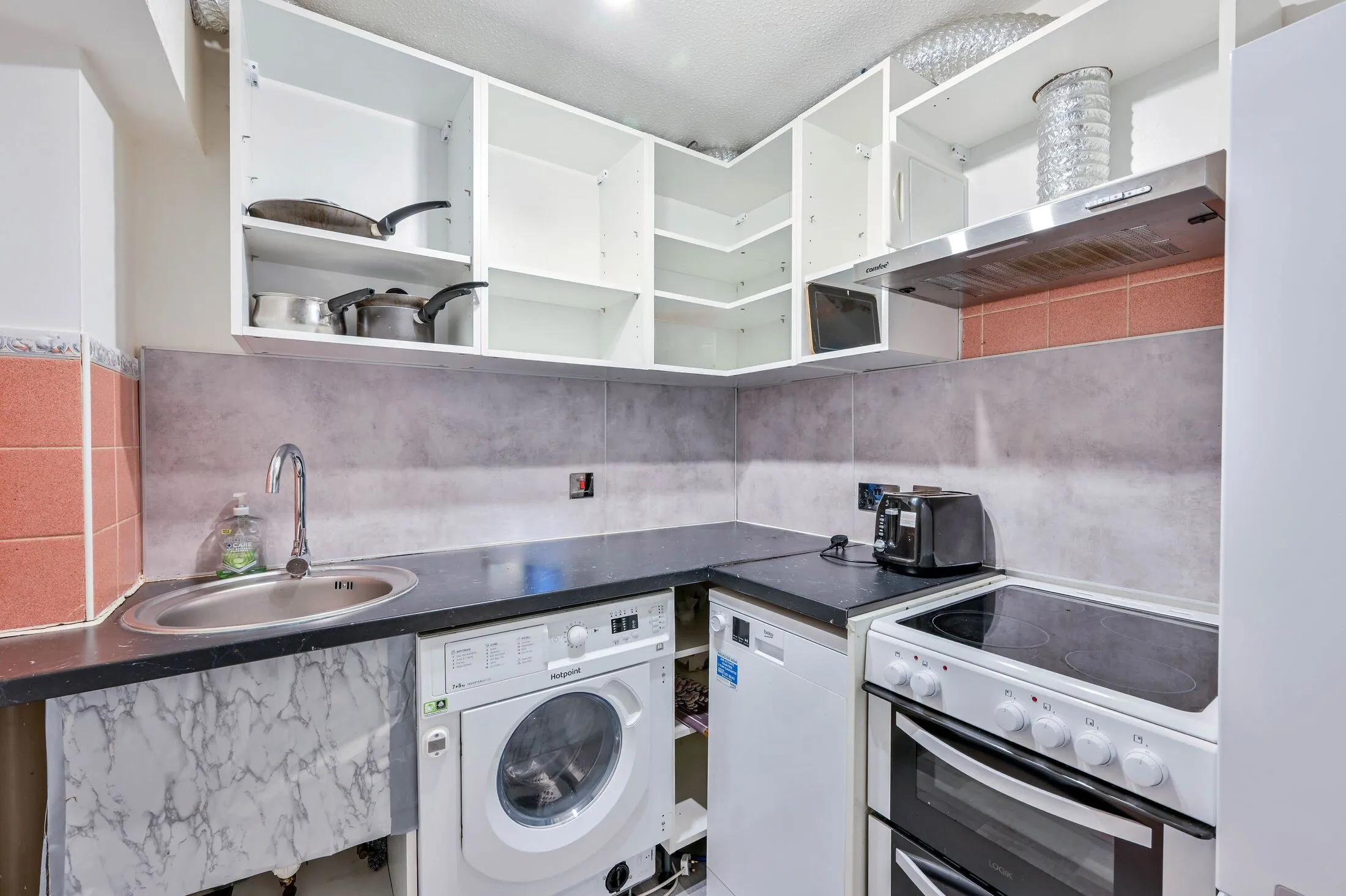 Flat Springside Court in Guildford