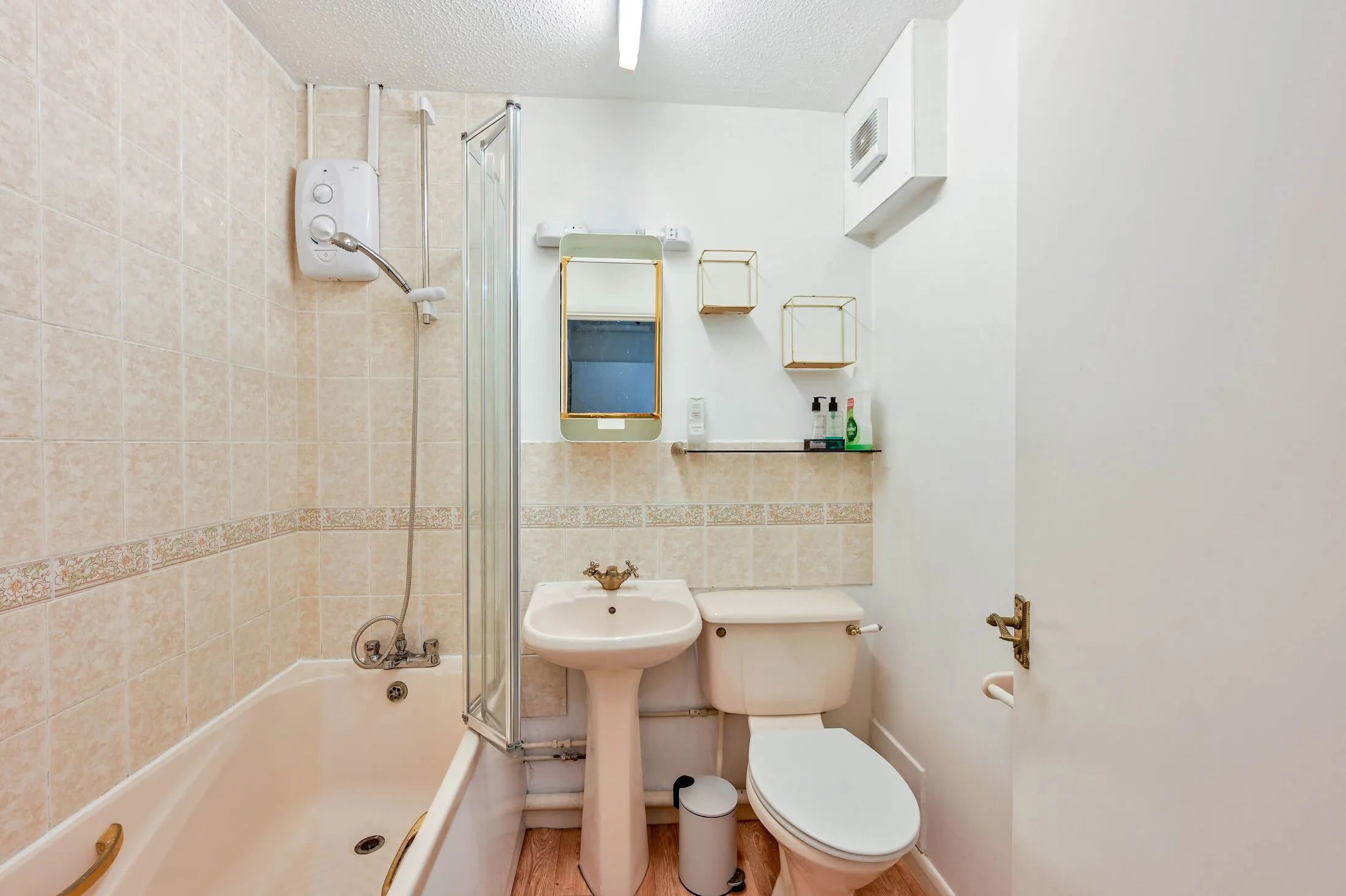 Flat Springside Court in Guildford