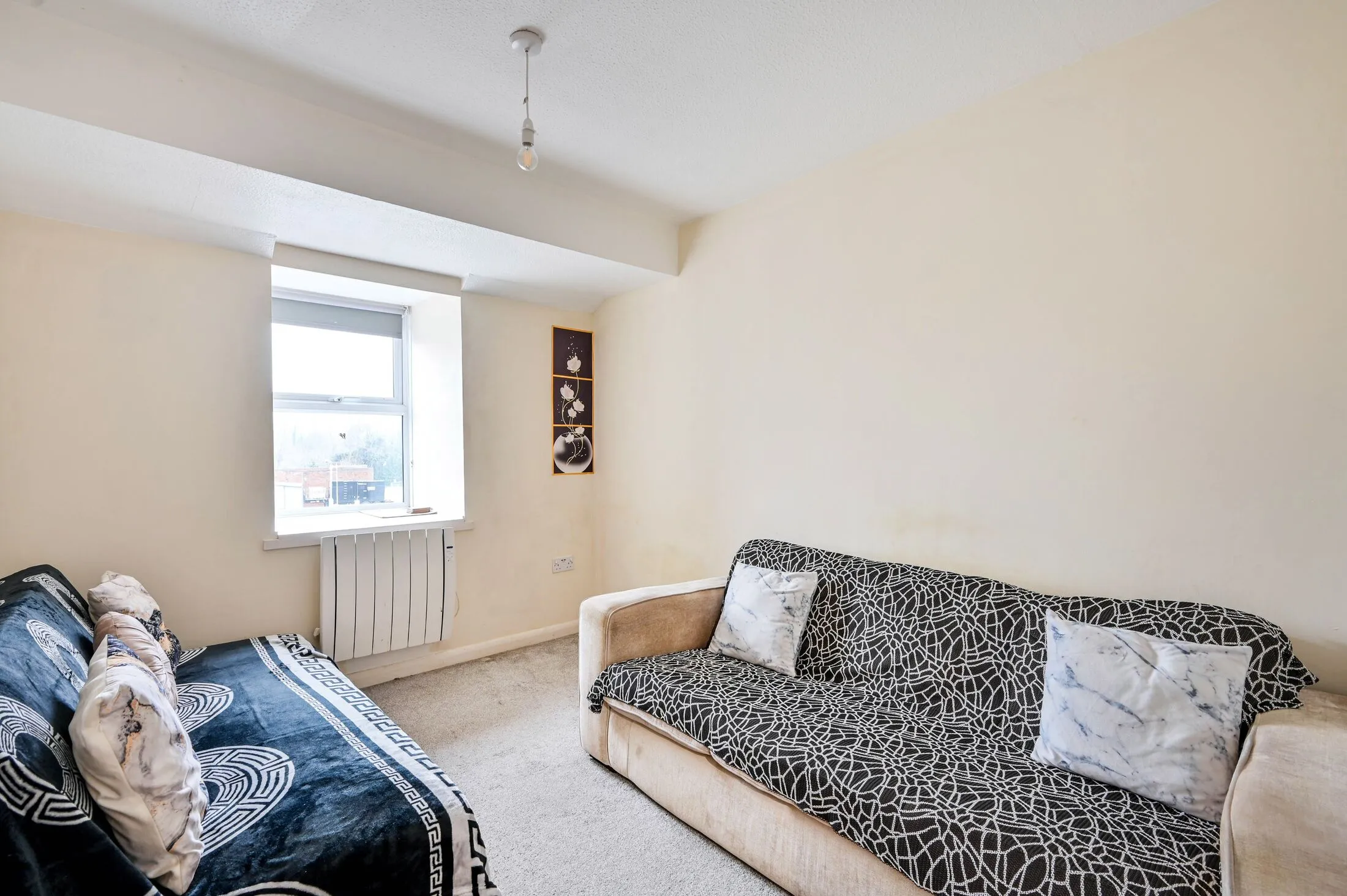Flat Springside Court in Guildford