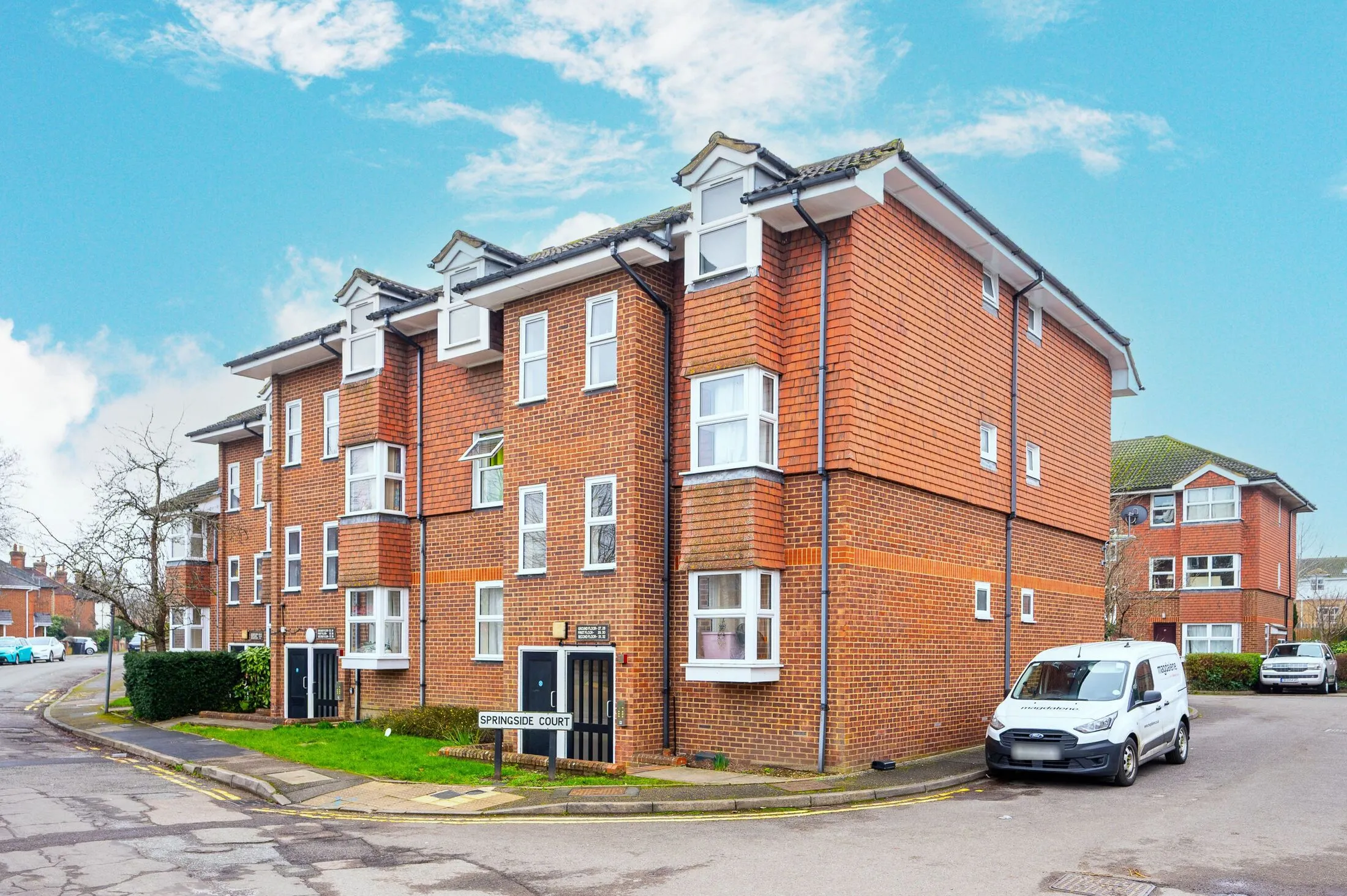 Flat Springside Court in Guildford