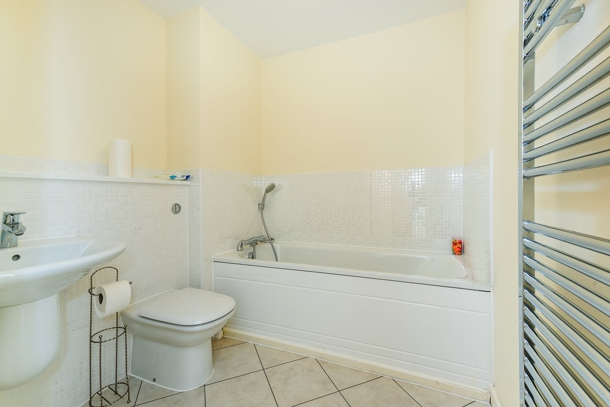 Flat Skerne Road in Greater London