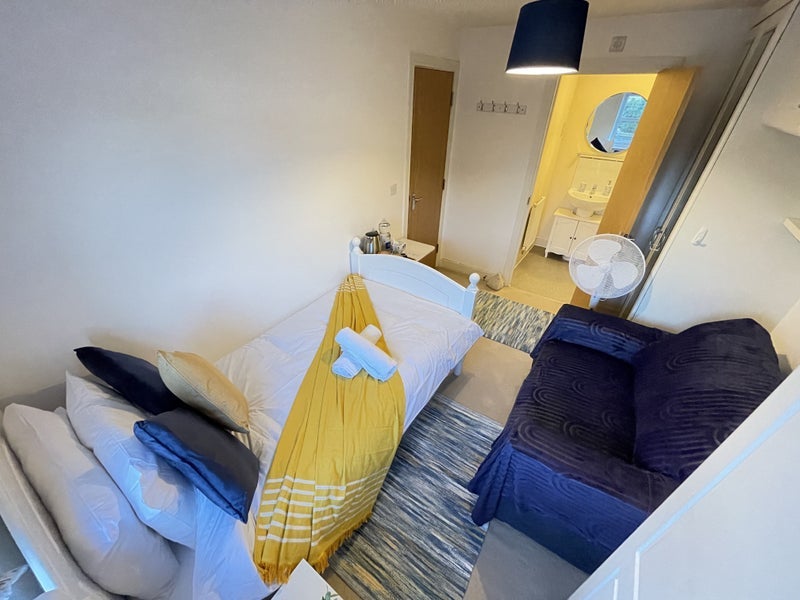 Room Daylesford Grove in Slough