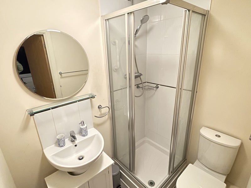 Room Daylesford Grove in Slough