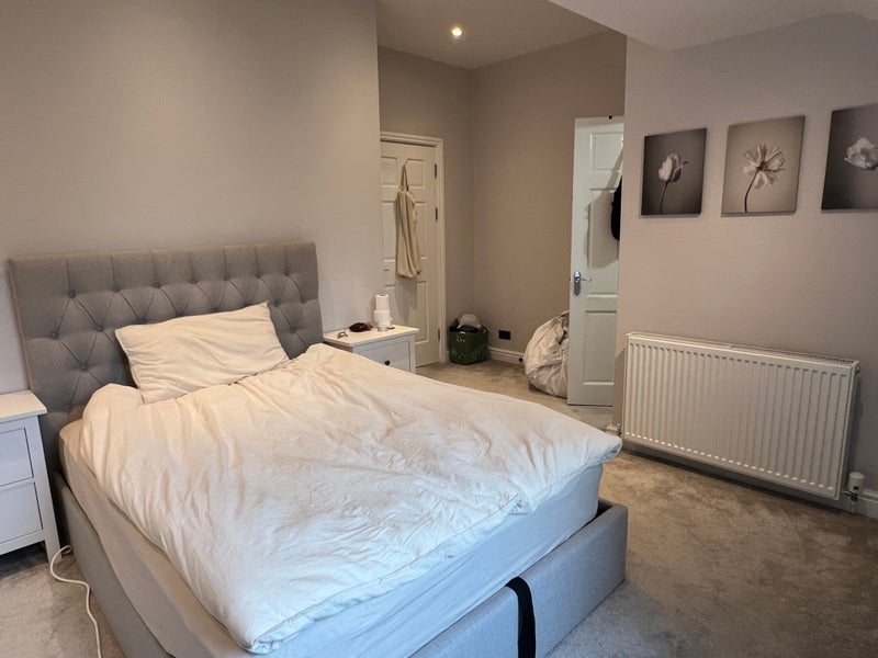 Room Deerpark Road in Manchester