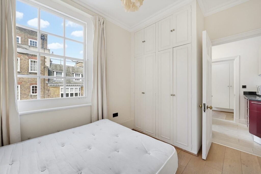 Flat Catherine Place in City of Westminster