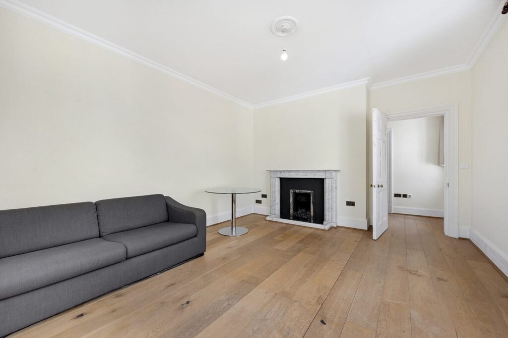 Flat Catherine Place in City of Westminster
