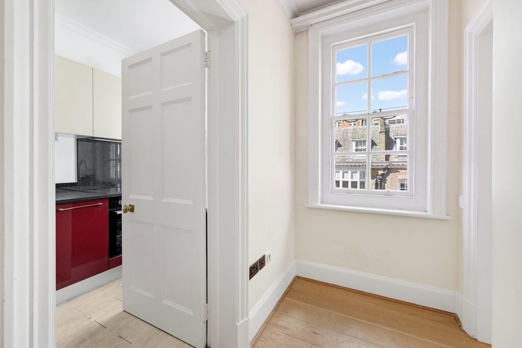 Flat Catherine Place in City of Westminster