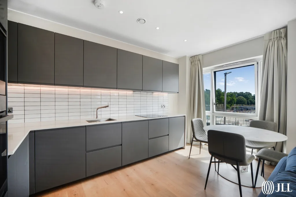 Flat Zinc Street in Greater London