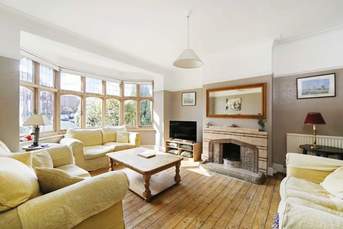 House Woodbourne Avenue in Greater London