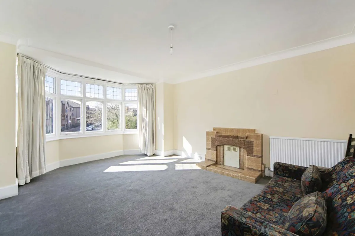 House Woodbourne Avenue in Greater London