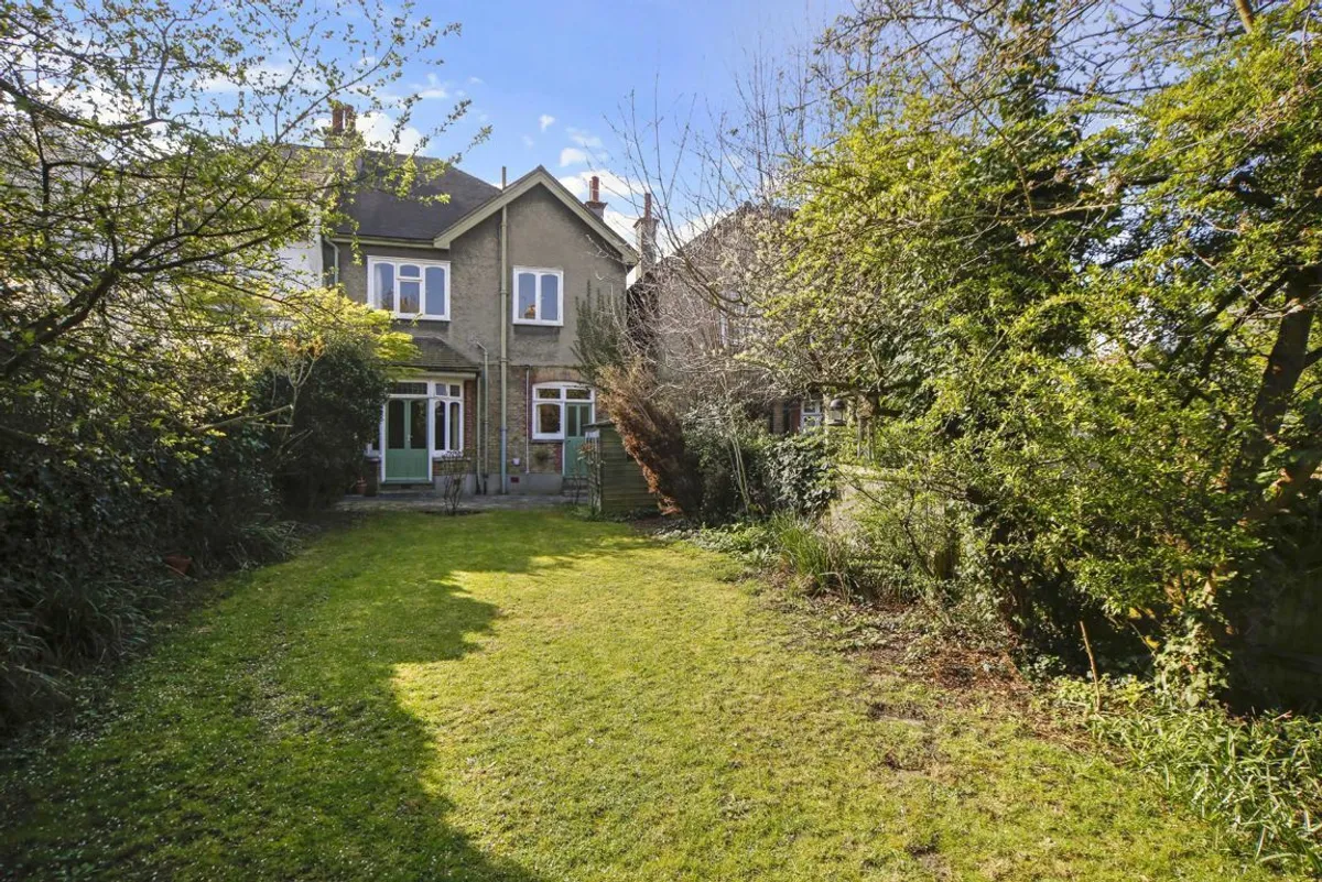 House Woodbourne Avenue in Greater London