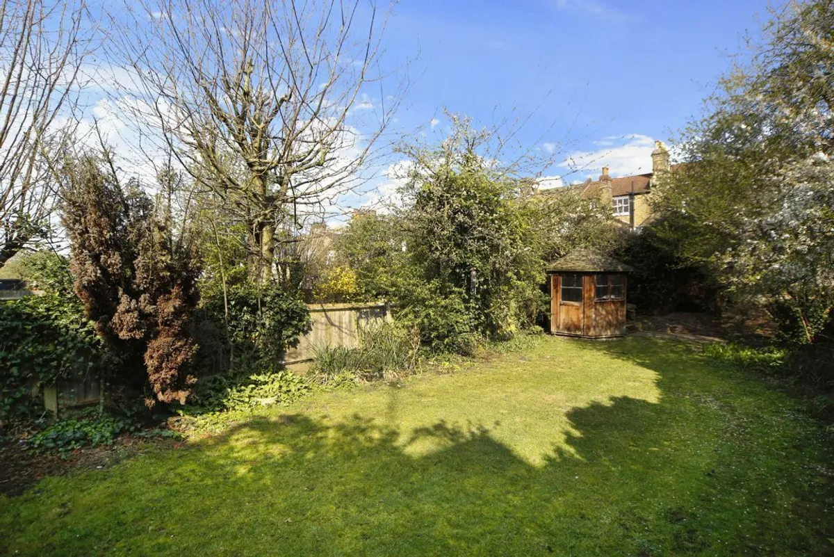 House Woodbourne Avenue in Greater London