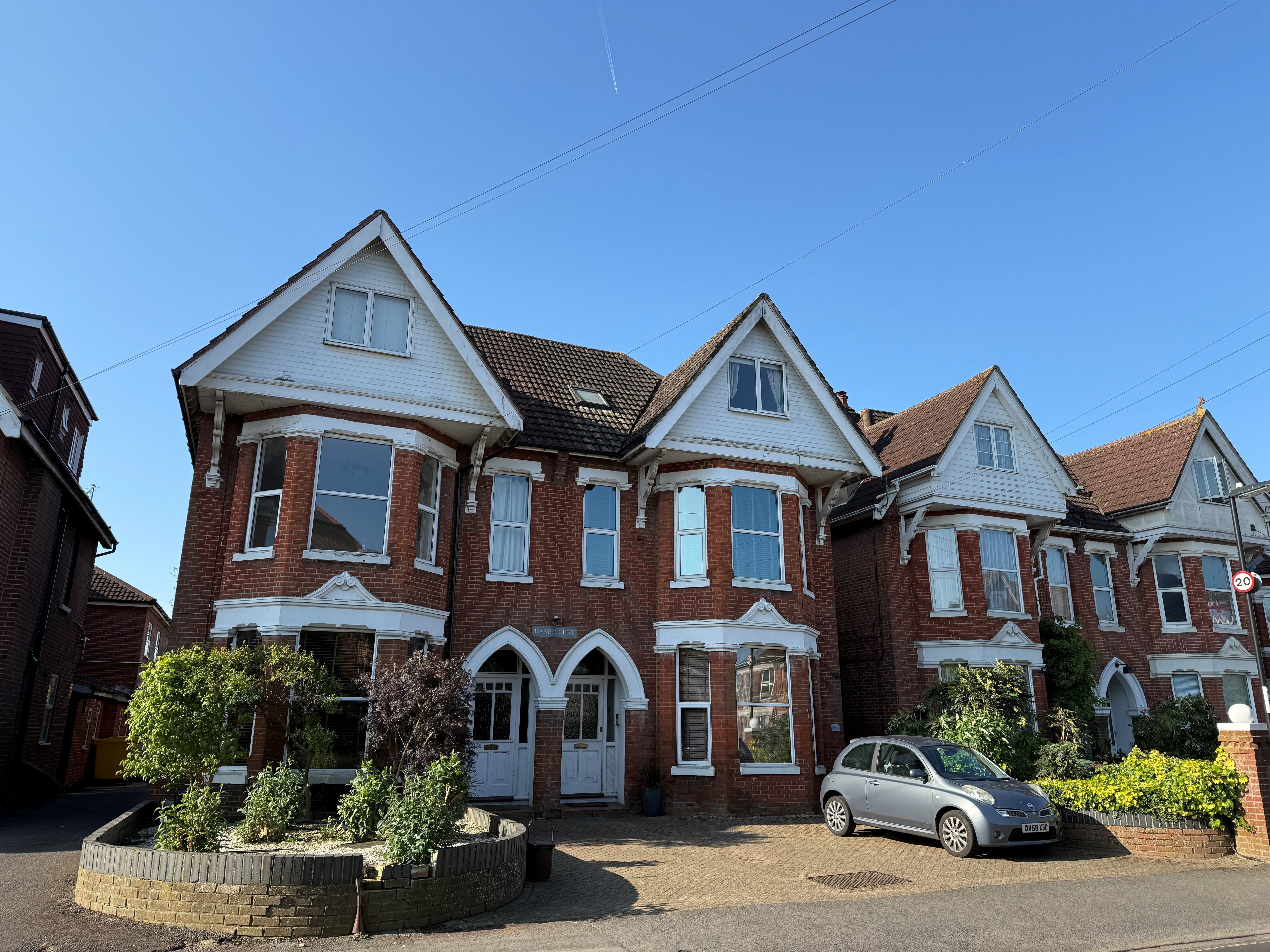 Flat Landguard Road in Southampton
