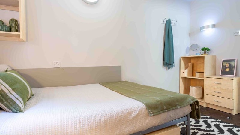 Room Ashton Street in Liverpool