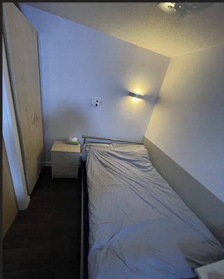Room Ashton Street in Liverpool