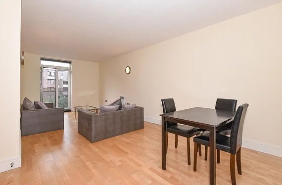 House Peckham Grove in Greater London