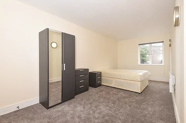 House Peckham Grove in Greater London