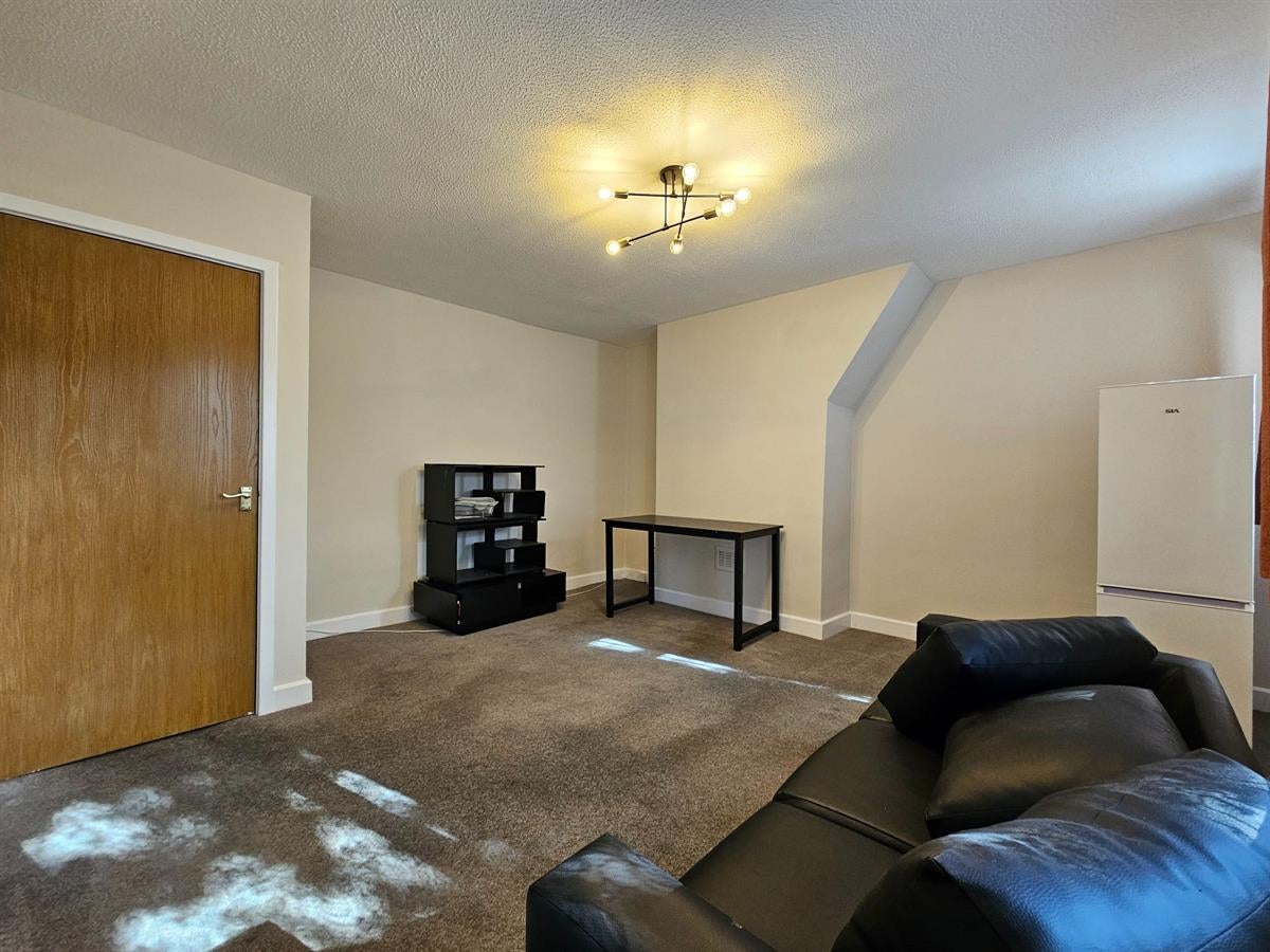 Flat Eccles New Road in Salford