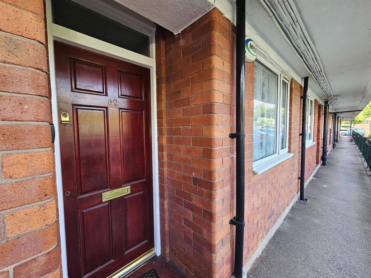 Flat Eccles New Road in Salford