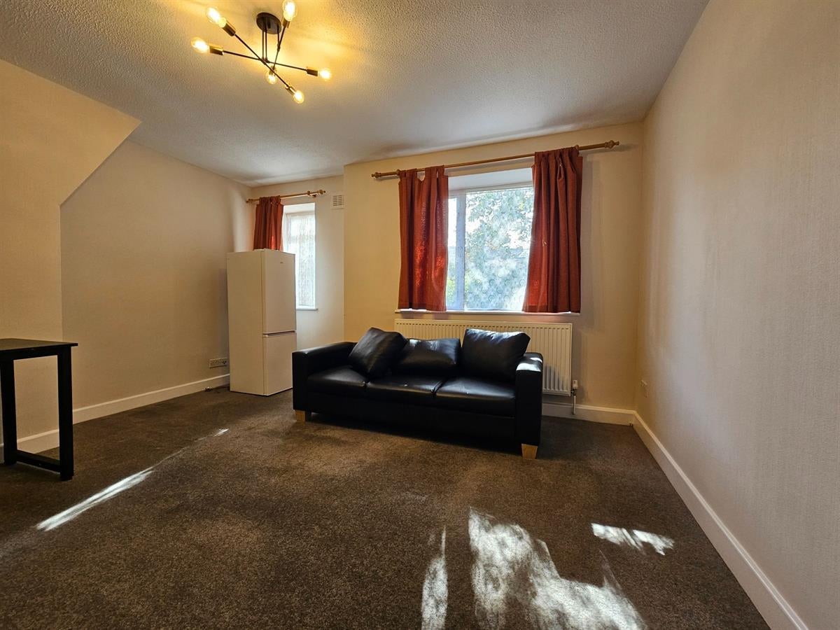 Flat Eccles New Road in Salford