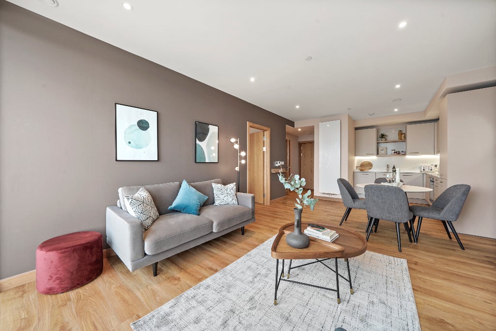 Flat Anthems Way in Greater London