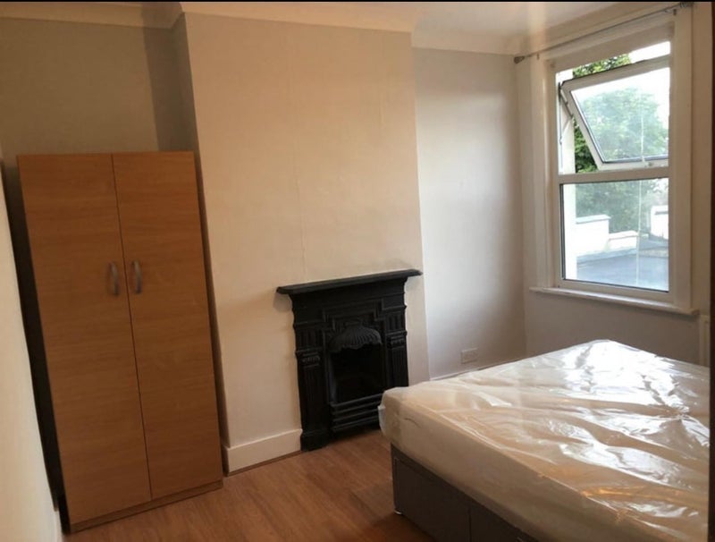 Room Coronation Road in Greater London