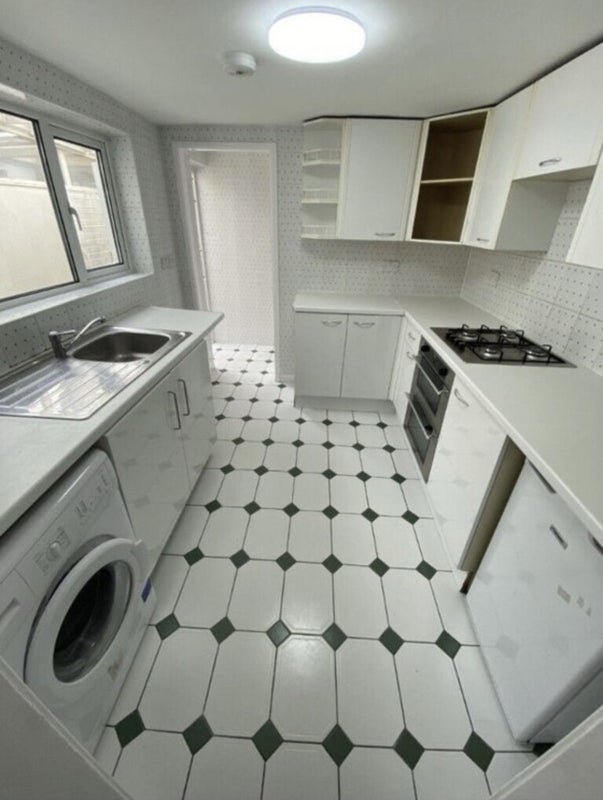 Room Coronation Road in Greater London