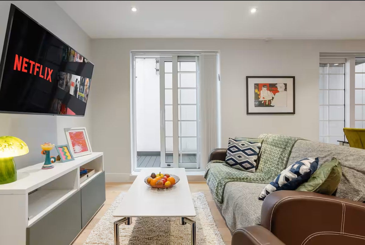 Flat Hendon Way in Greater London