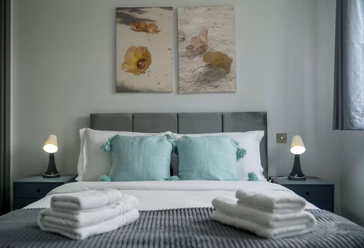 Flat Hendon Way in Greater London